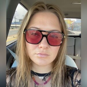 Meet your Posher, Courtney